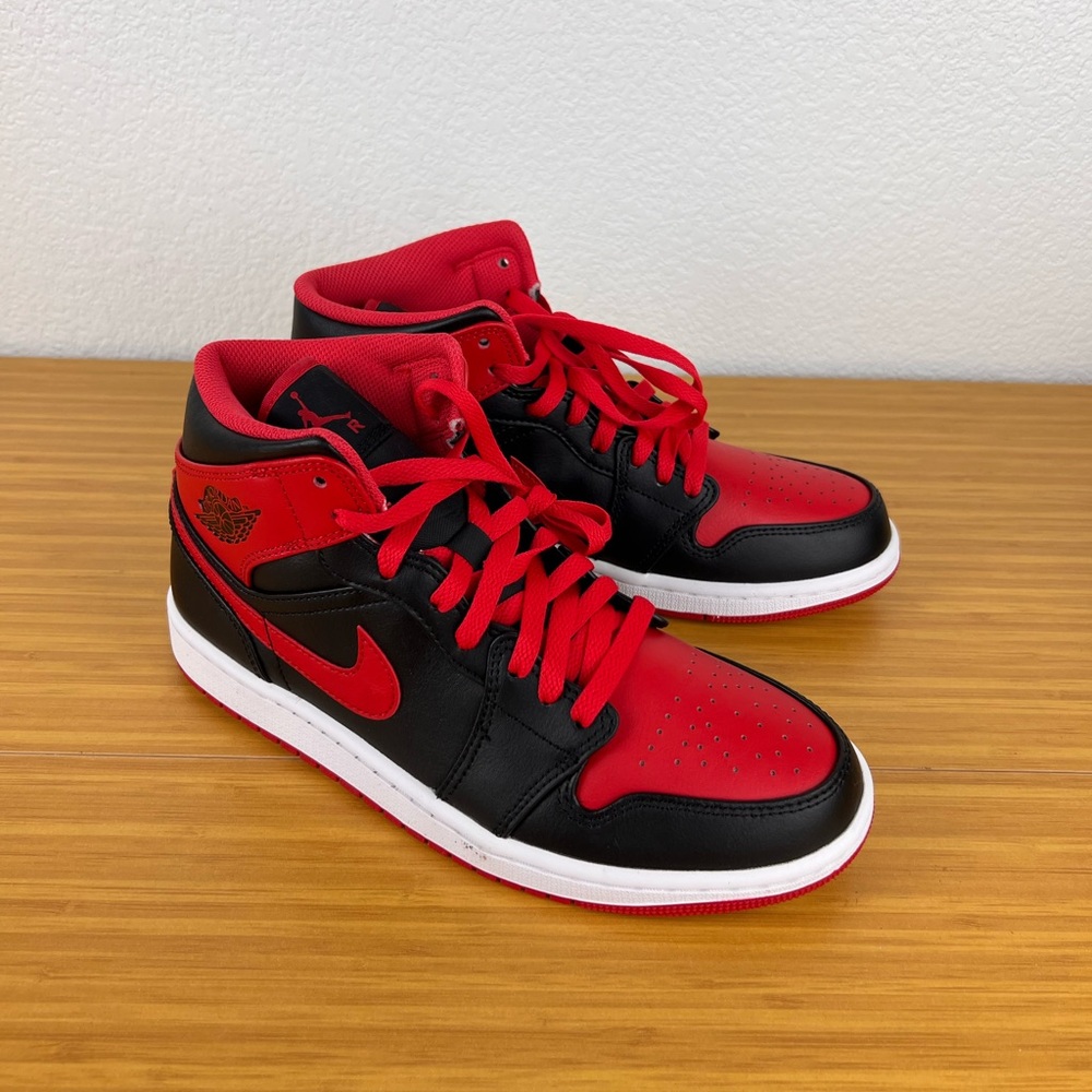 Air Jordan 1 Mid (Men’s Shoes Size 8 / Women's Size 9.5)